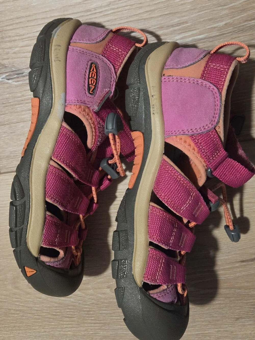 Girls Size 2 KEEN Sandals - Picture 4 of 5